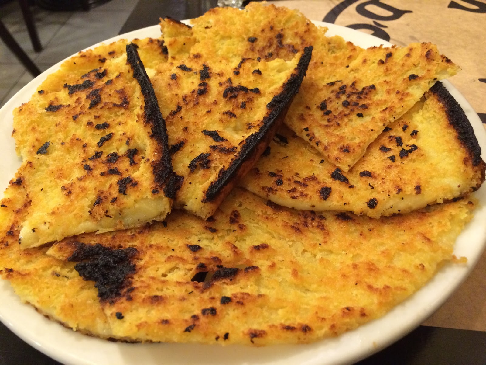 La socca niçoise ou farinata en ligurie